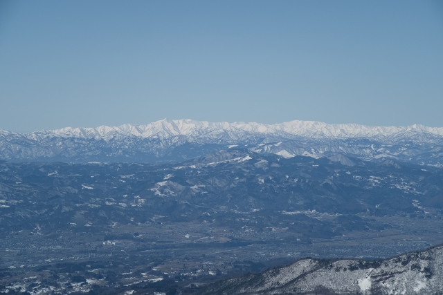 蔵王 地蔵山山頂から朝日連峰を望む